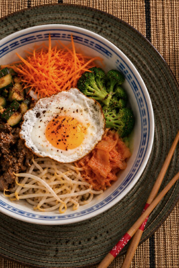 Easy bibimbap with beef and brown rice